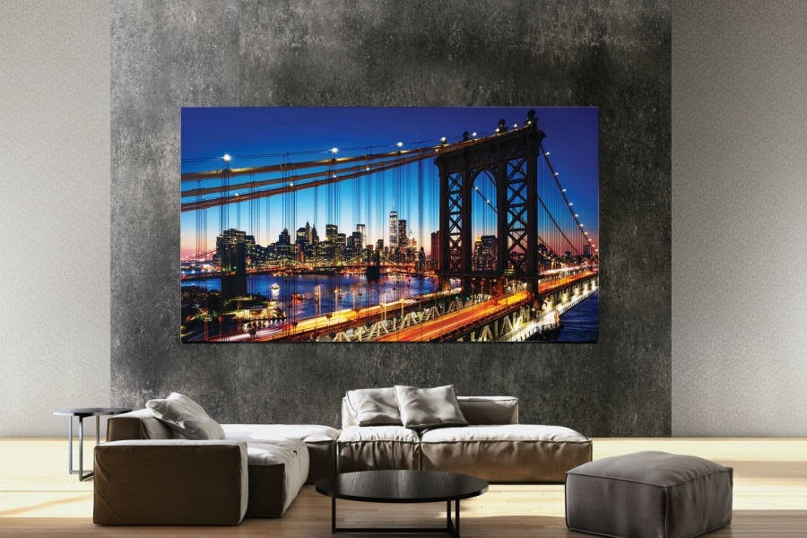 Samsung’s-“Zero-Bezel”-Q950-TV-1
